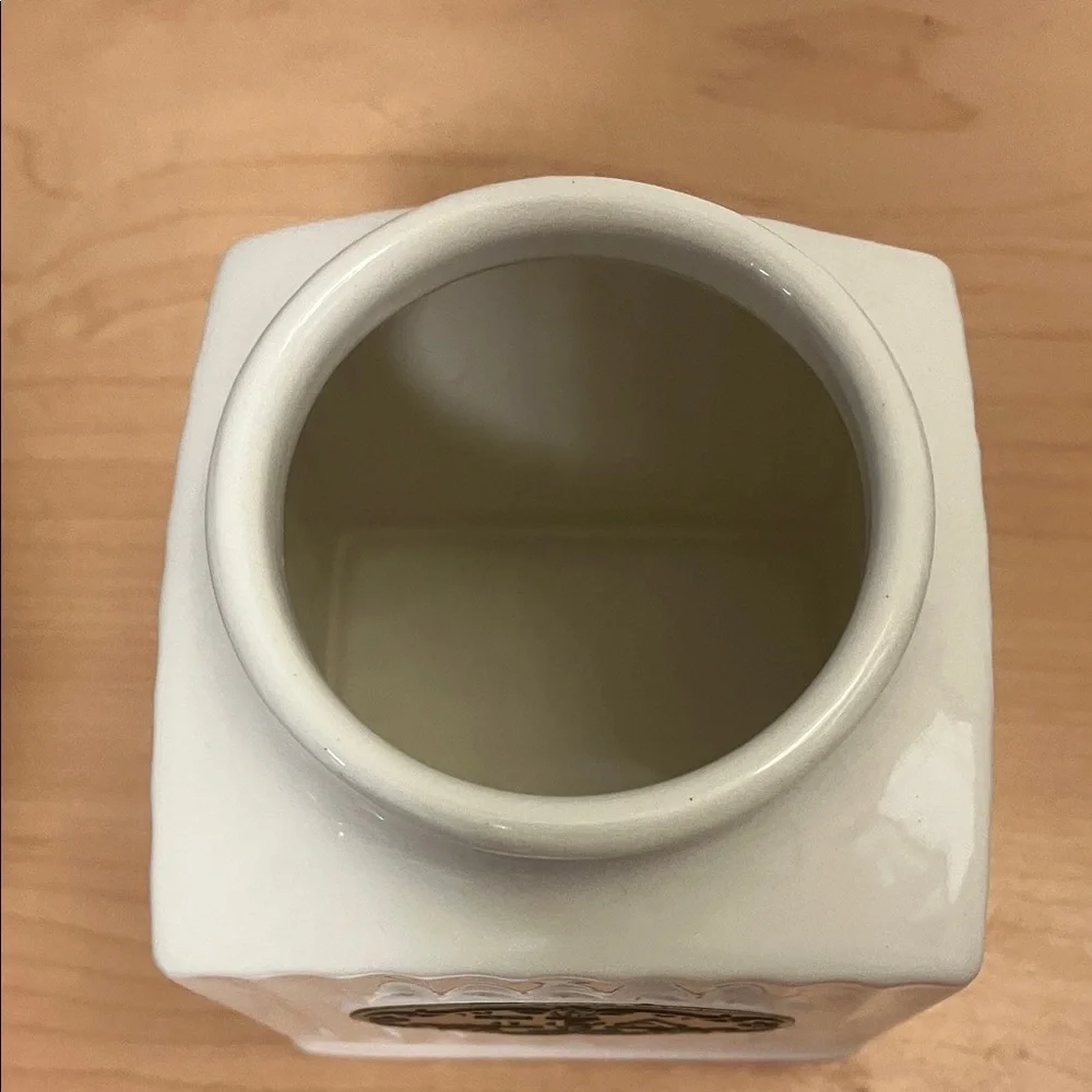 THL white ceramic french Elegant White off  Tea Canister
